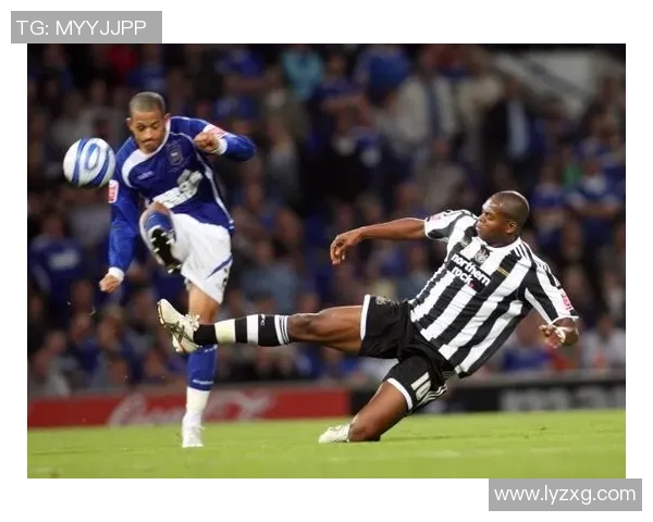 女王巡游者与维拉的激烈对决展现足球魅力与团队精神 女王巡游者与维拉的激烈对决展现足球魅力与团队精神